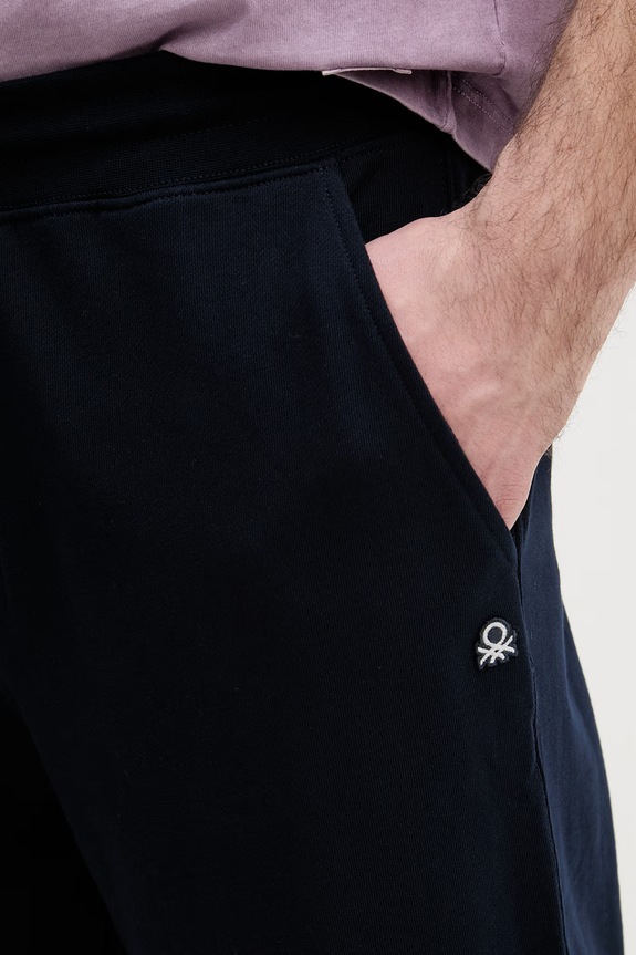 United Colors of Benetton Pantaloni da tuta da uomo con cotone blu navy 342ZUF01B.
