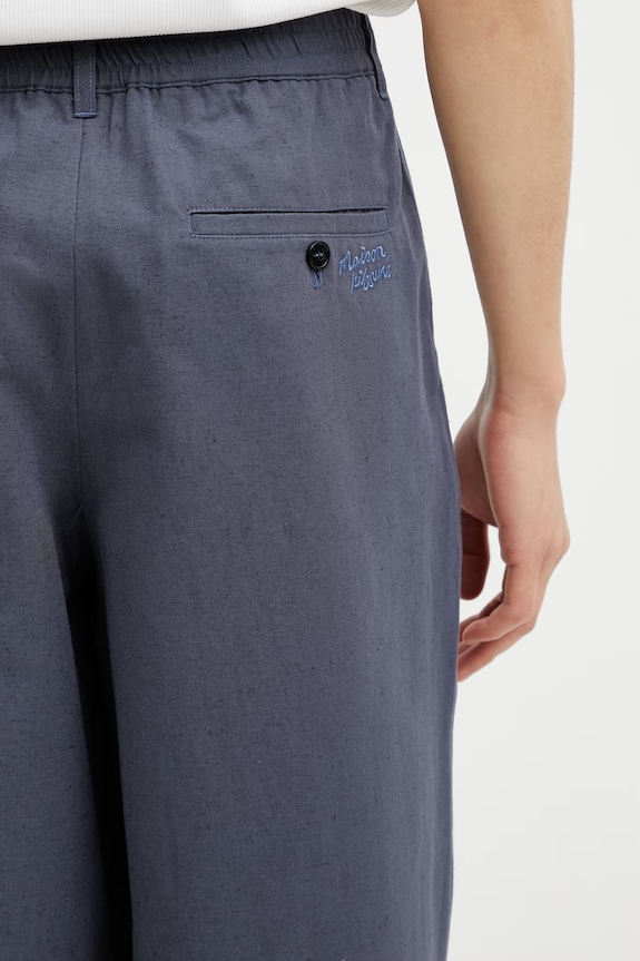 Maison Kitsuné spodnie męskie niebieski QM01104WW9107