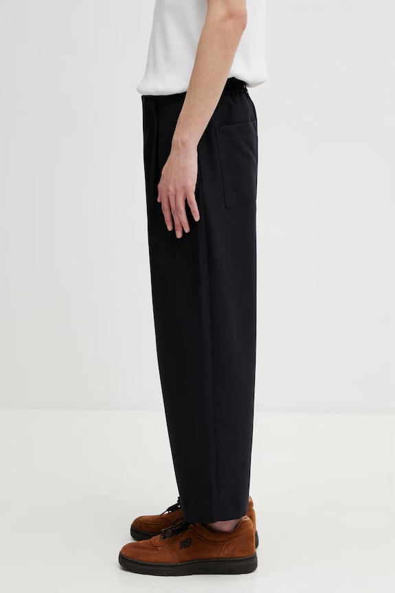 Maison Kitsuné kalhoty pánské QM01105WT3031 námořnická modř SS26
