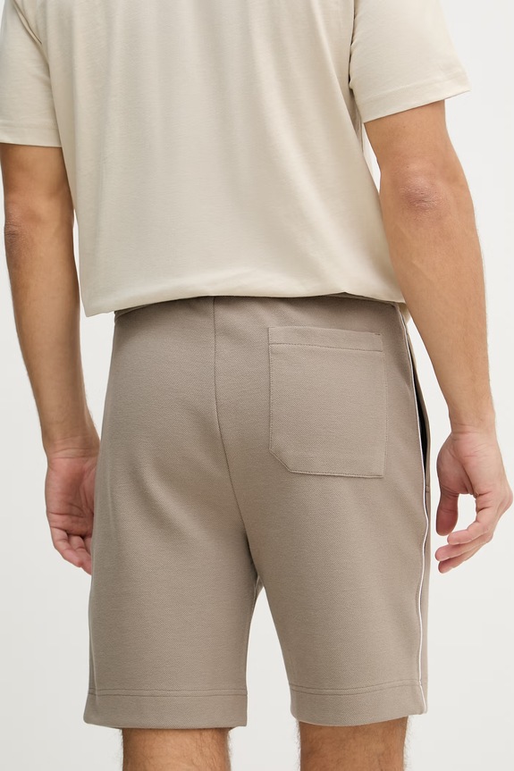 Îmbrăcăminte BOSS Green Pantaloni scurți bărbați 50561776 bej