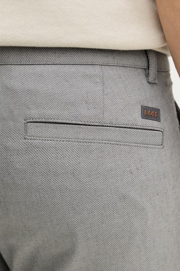 BOSS Orange chino hlače moške z bombažem Slim siva 50559149