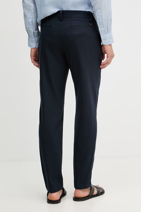 Odjeća BOSS Orange hlače chinos za muškarce od pamuka s elastanom Pleated 50559158 mornarsko plava
