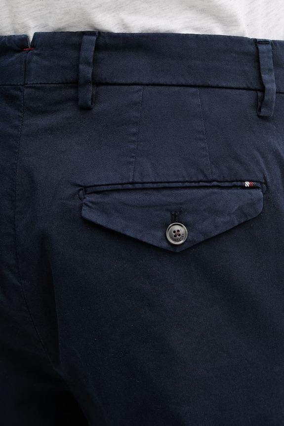 Tommy Hilfiger regular fit kalhoty pánské bavlněné s elastanem námořnická modř MW0MW42714