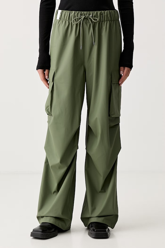 Rains spodnie dresowe 18310 Pocket Rain Pants Wide W3 18310.145 zielony SS26