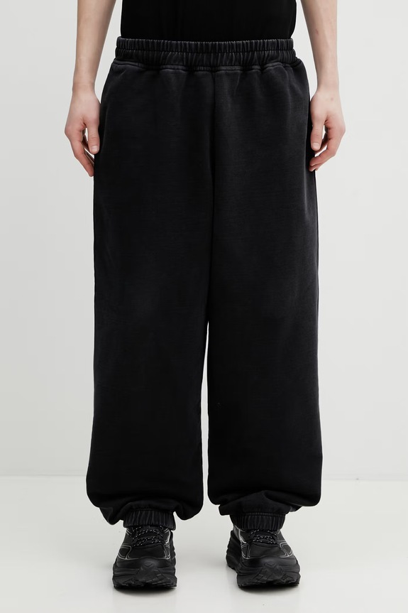 VETEMENTS spodnie dresowe bawełniane Biker Cross Logo gładkie czarny ME76SP160B