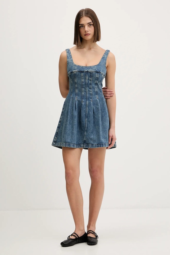 Tommy Jeans sukienka jeansowa DW0DW22001 niebieski SS26