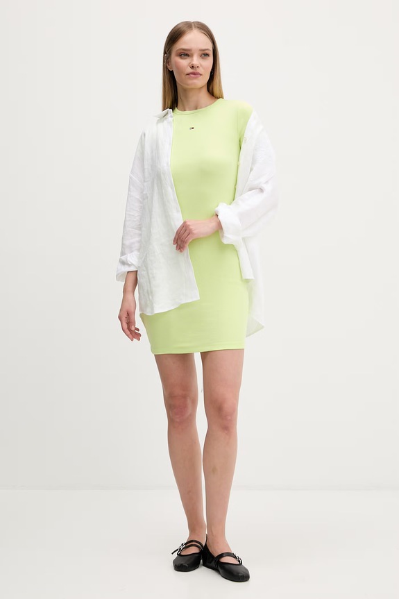 Tommy Jeans priliehavé šaty bavlnené s elastanom DW0DW22613 zelená SS26
