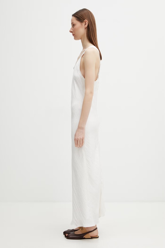 Maison Kitsuné рокля с изчистена шарка от лиосел QW01605WF4067 бежов SS26