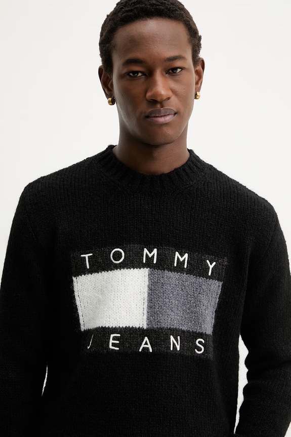 Sveter s prídavkom alpaky Tommy Jeans čierna DM0DM22860