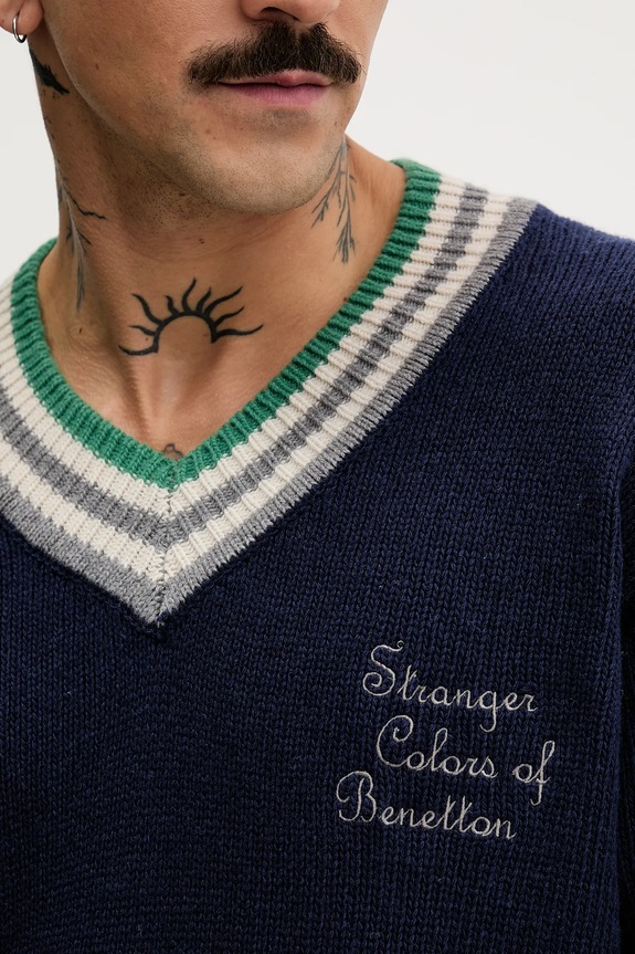 Пуловер с вълна United Colors of Benetton x Stranger Things 1XDGK401F тъмносин