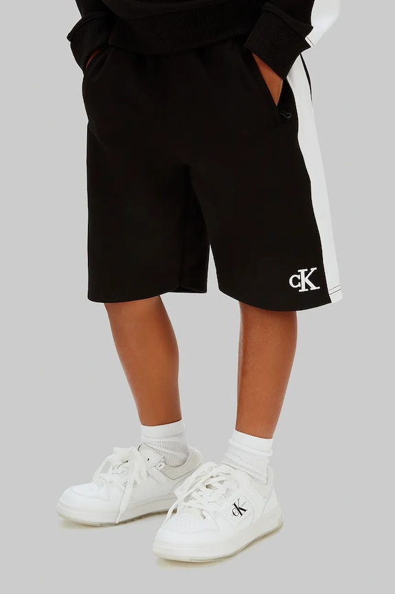 Calvin Klein Jeans szorty dziecięce bawełniane czarny LVCKSJC28B.104.116.PPY2