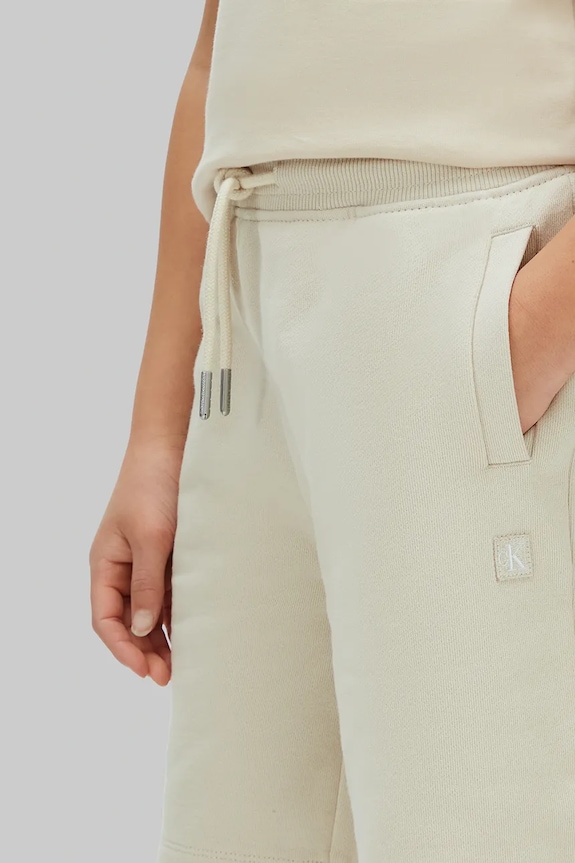 Calvin Klein Jeans szorty dresowe dziecięce z bawełną beżowy LV1CKSJC52.104.116.PPY2