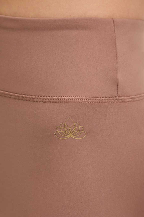 EA7 Emporio Armani pantaloni scurți sport pentru femei maro AF21585.7W000925