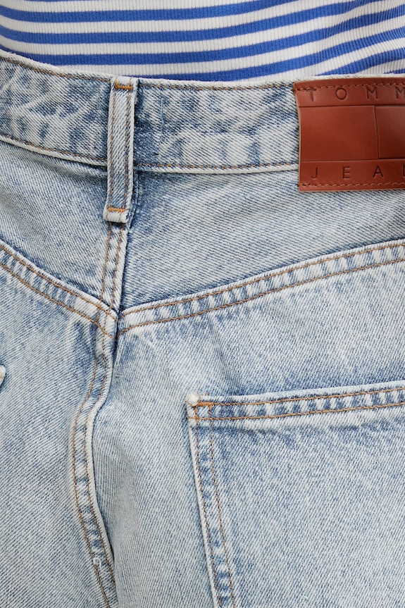 Tommy Jeans šortky dámske rifľové modrá DW0DW22686