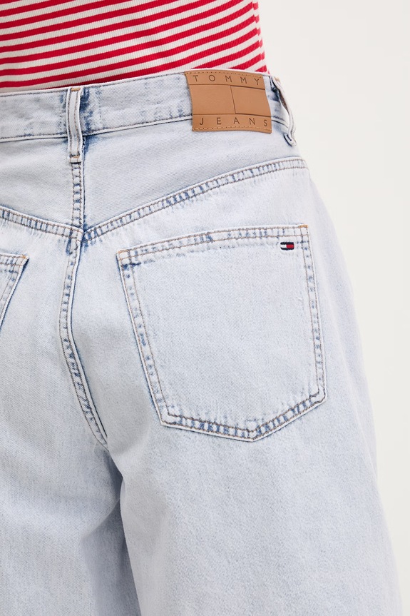 Tommy Jeans šortky dámske rifľové modrá DW0DW22709