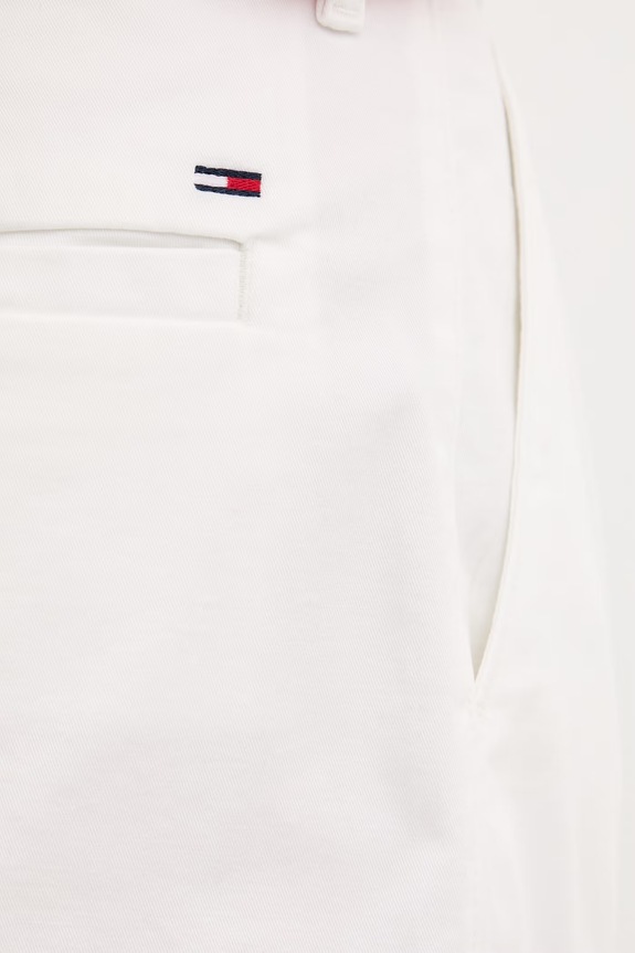 Tommy Jeans szorty damskie bawełniane z elastanem biały DW0DW23268