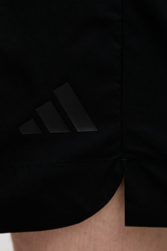 Βαμβακερό σορτσάκι adidas μαύρο KC4685