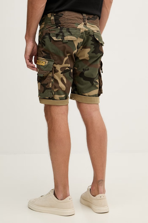 Abbigliamento Alpha Industries pantaloncini cargo da uomo in cotone con elastan Crew Short Camo 196201 verde