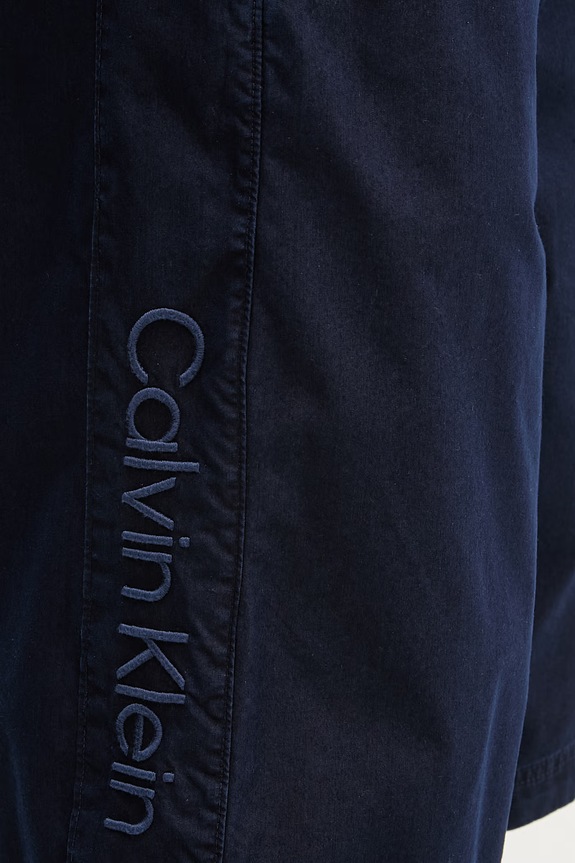 Calvin Klein Jeans férfi rövidnadrág pamuttal sötétkék LV04RF735G