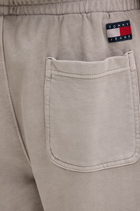 Tommy Jeans teplákové šortky pánske bavlnené hnedá DM0DM22696