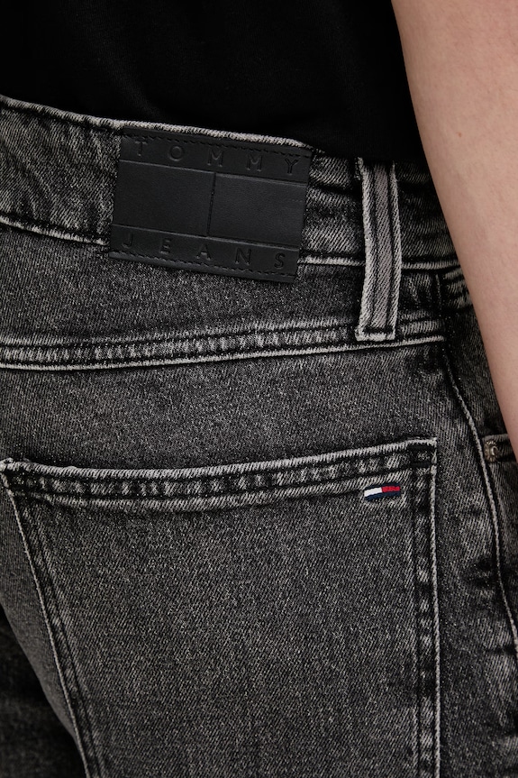 Tommy Jeans šortky pánske s bavlnou sivá DM0DM22976