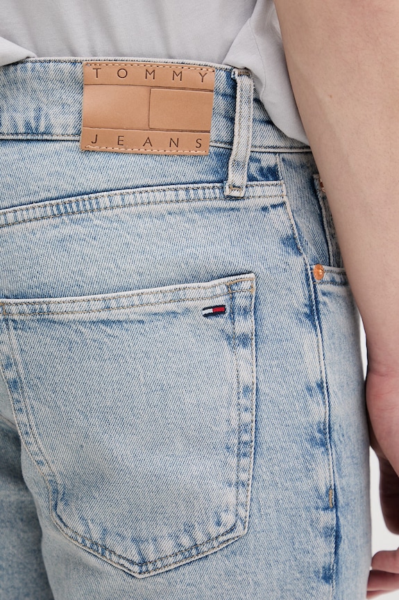 Tommy Jeans šortky pánske rifľové modrá DM0DM22977