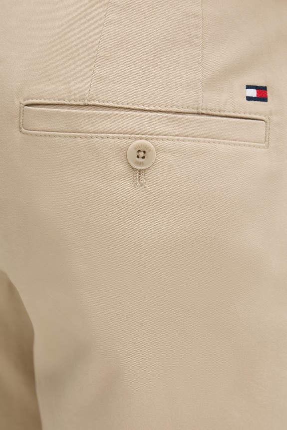 Tommy Hilfiger къс панталон мъжки от памук с еластан бежов MW0MW42351