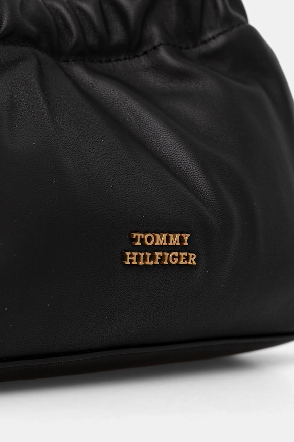 Usnjena torbica Tommy Hilfiger črna AW0AW18306