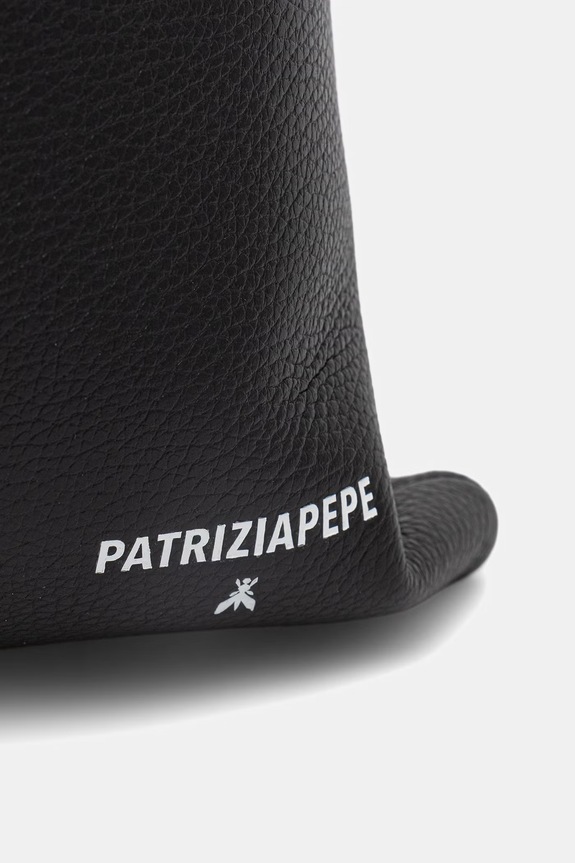 Δερμάτινη τσάντα Patrizia Pepe μαύρο 8B0321.L148