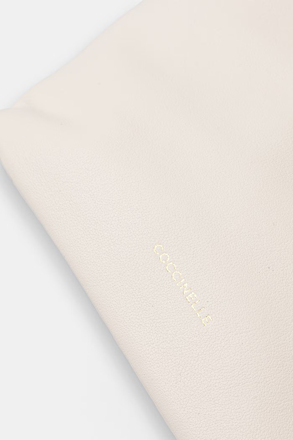 Coccinelle kabelka typu vak dámska kožená FINN POUCH béžová E1.UAA.58.01.01
