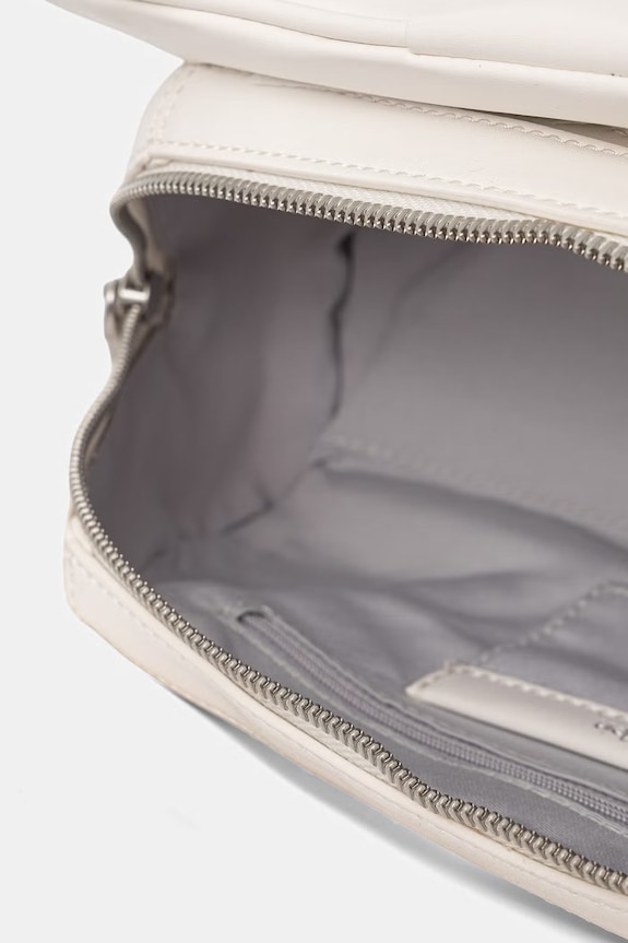 Calvin Klein kutijasta torba za žene od imitacije kože bijela LV04F3369G