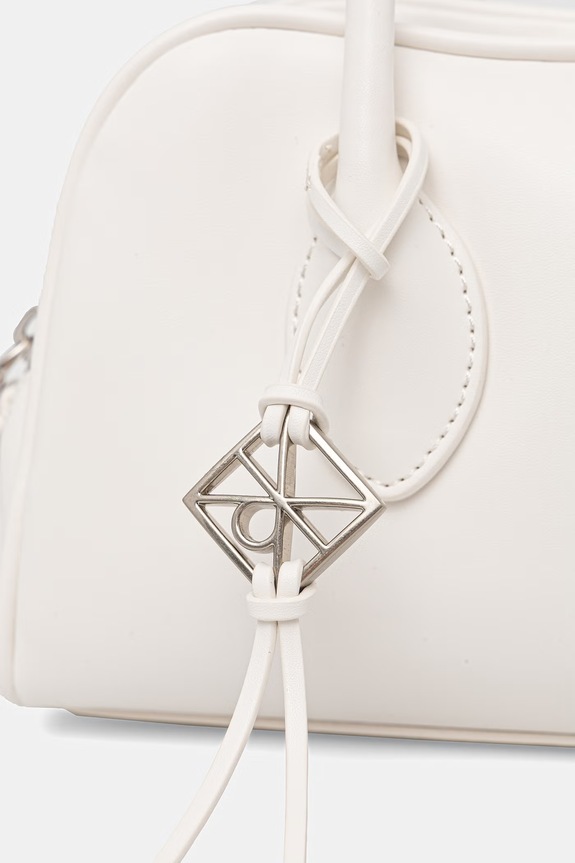 Calvin Klein kutijasta torba za žene od imitacije kože LV04F3369G bijela