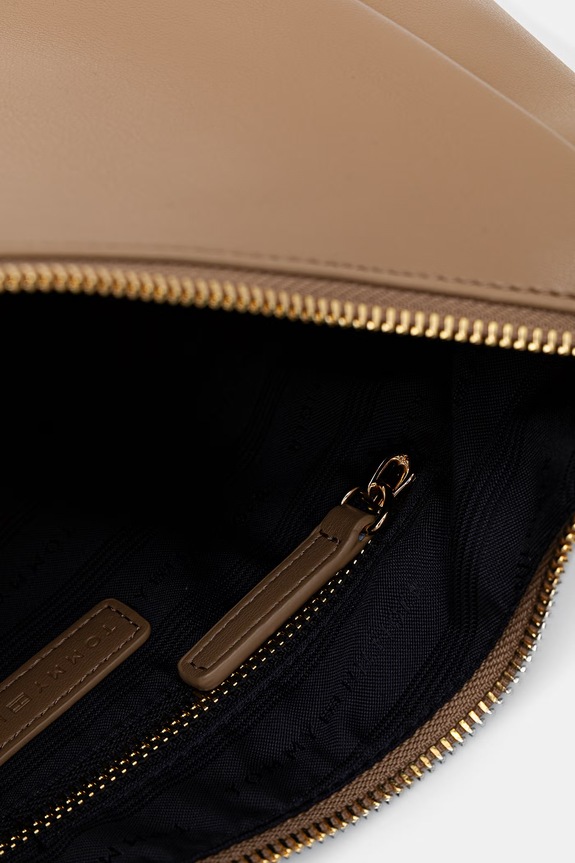 Tommy Hilfiger női műbőr bőrönd AW0AW18373 bézs