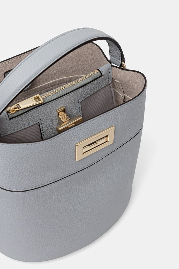 Furla σάκος γυναικείος δερμάτινος Amelia Mini Bucket Bag WE00879.HSF000.AR300 τιρκουάζ