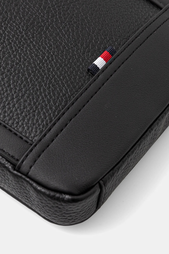Malá taška Tommy Hilfiger čierna AM0AM14012