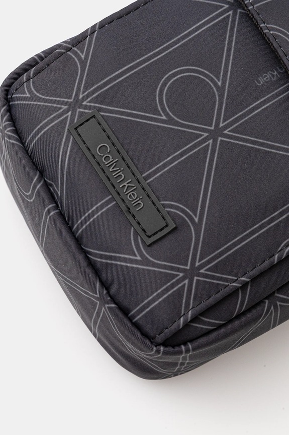 Malá taška Calvin Klein čierna LV04D3230G