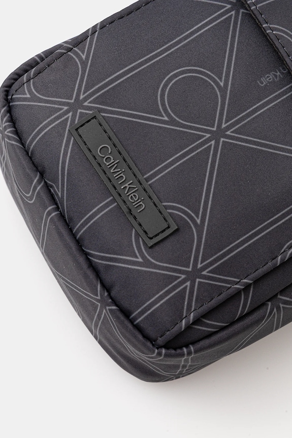 Malá taška Calvin Klein čierna LV04D3230G