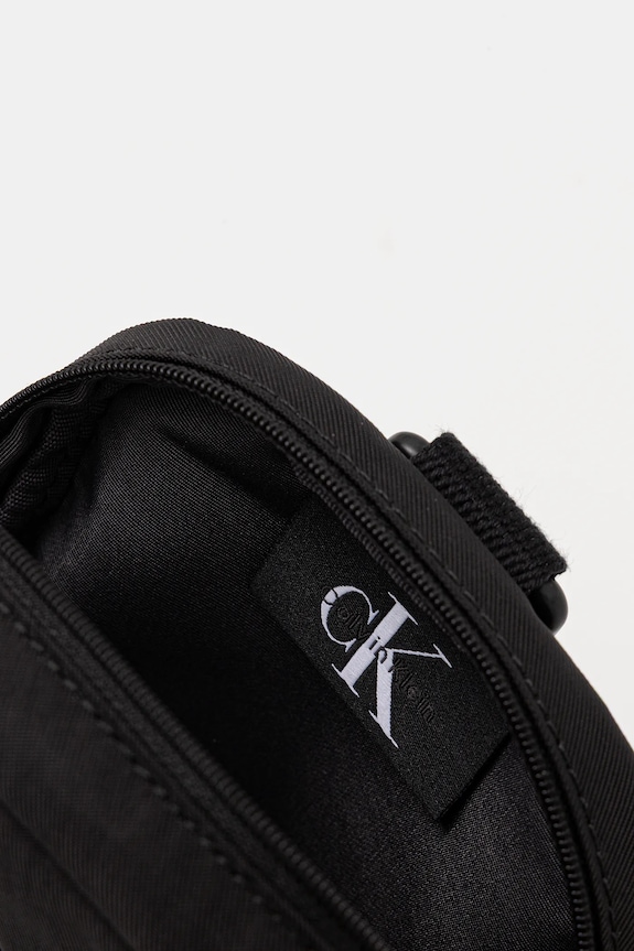 Malá taška Calvin Klein LV04D3231G čierna