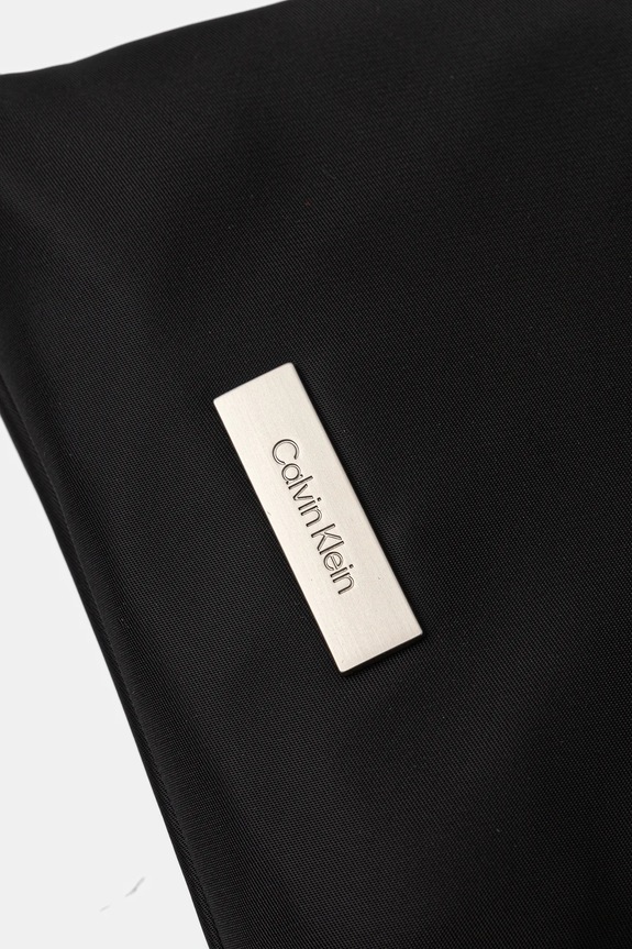 Malá taška Calvin Klein čierna LV04D3234G