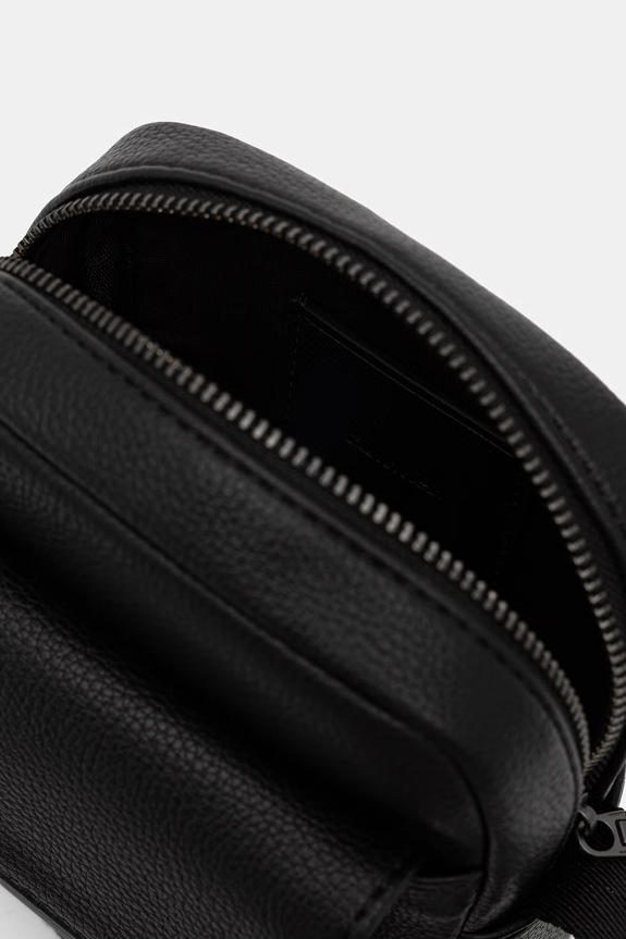 Calvin Klein saszetka męska z imitacji skóry LV04D3281G czarny