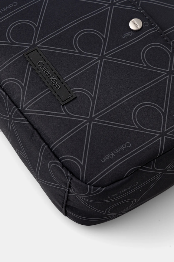 Malá taška Calvin Klein čierna LV04D3350G