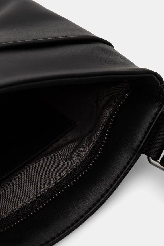 Calvin Klein saszetka na ramię męska z imitacji skóry LV04D3344G czarny
