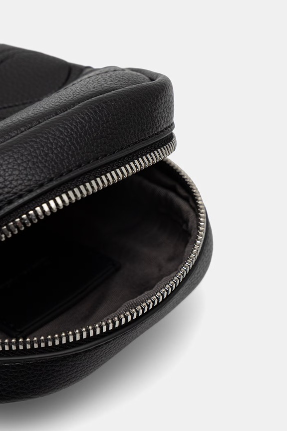 Calvin Klein saszetka damska z imitacji skóry LV04D3371G czarny