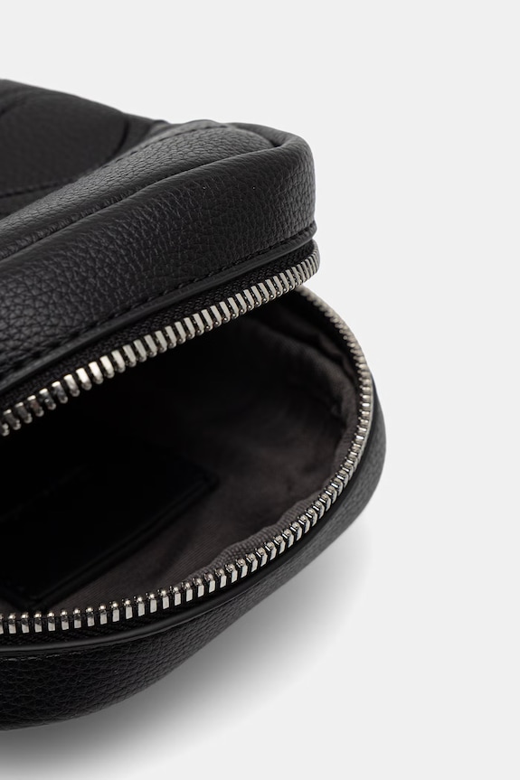 Calvin Klein saszetka damska z imitacji skóry LV04D3371G czarny