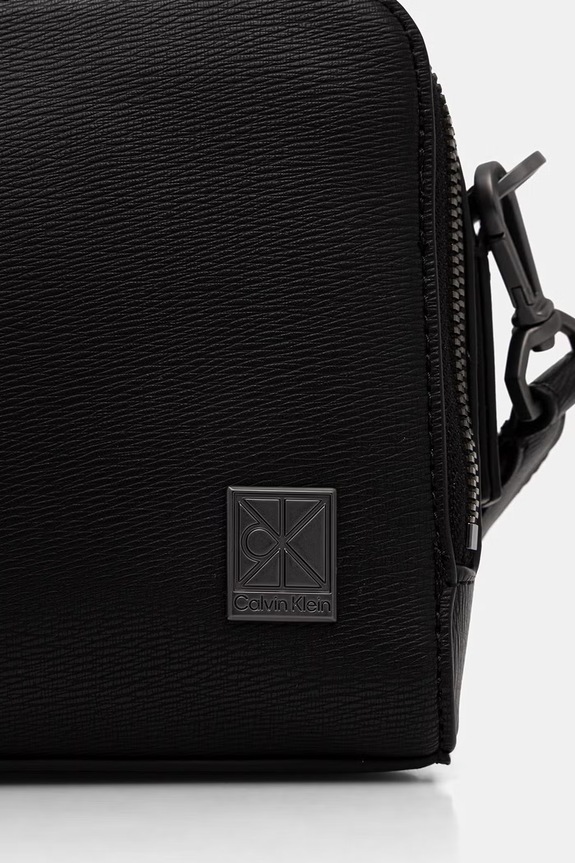 Calvin Klein saszetka męska z imitacji skóry czarny LV04D3291G