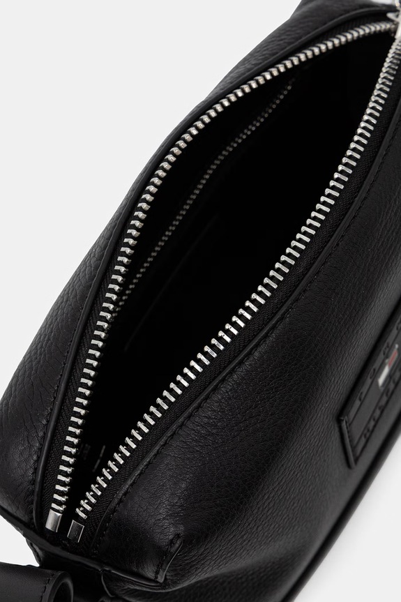 Tommy Hilfiger nerka na ramię męska z imitacji skóry AM0AM14136 czarny