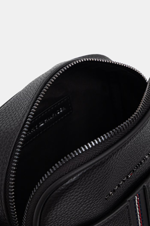 Tommy Hilfiger taška cez rameno pánska z imitácie kože AM0AM14168 čierna