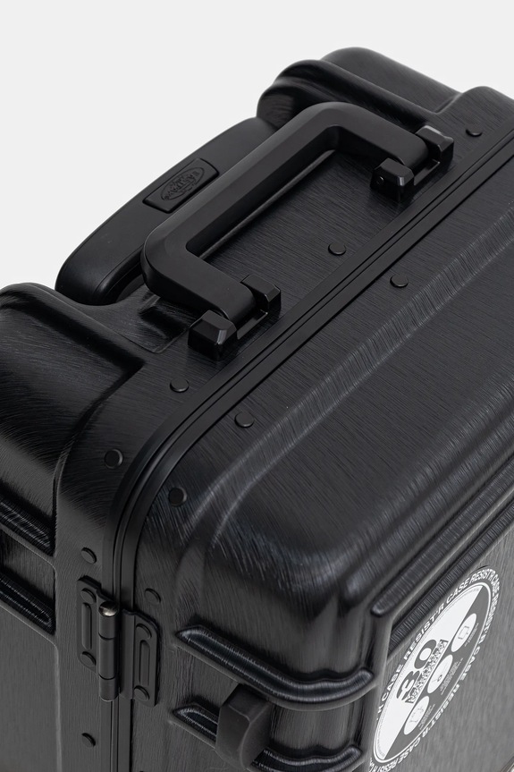 Eastpak walizka RESIST'R CASE S 55 x 35 x 23 EK0A5BJE4Z51 czarny