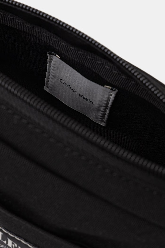 Calvin Klein Válltáska LV04D3369G fekete