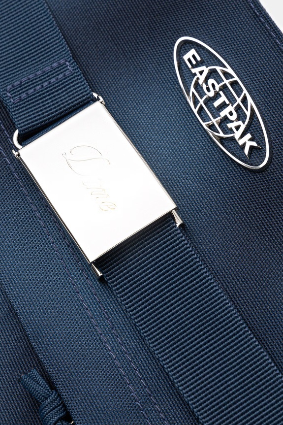 Eastpak SKATE TOTE Dime Navy geantă bleumarin EK0A5BNBA0I1